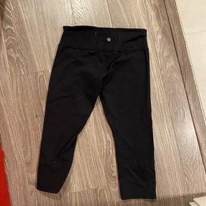 Lululemon cropped leggings.